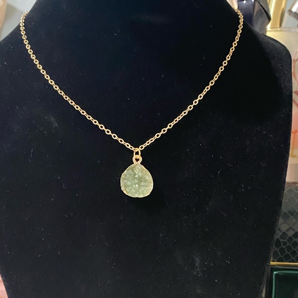 Dainty green gemstone gold necklace - Picture 4 of 4